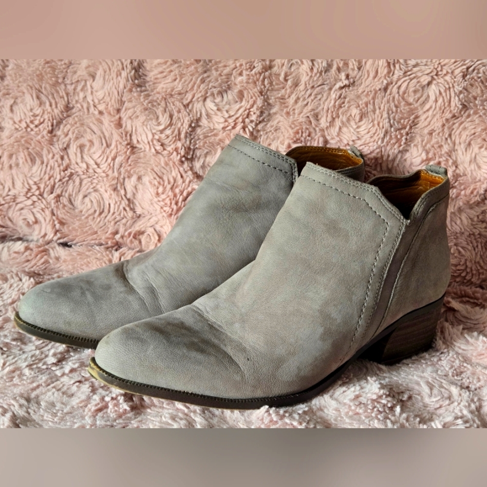 EUC Ladies Size 8 1/2 Franco Sarto's Laslo Iron Grey Ankle Bootie.
